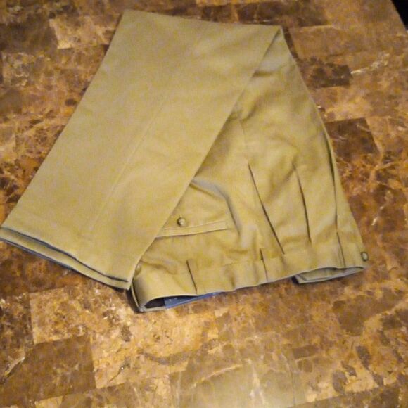 Croft and Barrow Pleated Khaki Pants - Picture 3 of 7